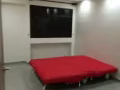 。 靠近地铁站。女搭房