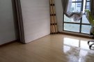 步行5分钟到 LakesidMRT,公寓高楼，可直接看湖景主人房