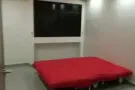 。 靠近地铁站。女搭房