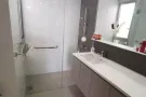 淡滨尼近地铁公寓带阳台大主人房出租