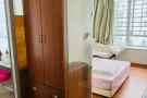 湖畔地铁站斜对面公寓主人房带有独立卫生间，走路3分钟到地铁站